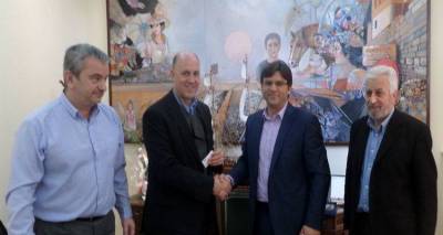 &Mu;&alpha;&rho;&iota;&nu;ά&kappa;&eta;&sigmaf;: &laquo;&Delta;&epsilon;&nu; &mu;&pi;&omicron;&rho;&epsilon;ί &nu;&alpha; &kappa;&alpha;&lambda;&epsilon;ί ό&pi;&omicron;&iota;&omicron;&sigmaf; &theta;έ&lambda;&epsilon;&iota; &tau;&omicron;&nu; &Tau;&omicron;ύ&rho;&kappa;&omicron; &Pi;&rho;έ&sigma;&beta;&eta; &sigma;&tau;&eta; &Lambda;ή&mu;&nu;&omicron;&raquo;