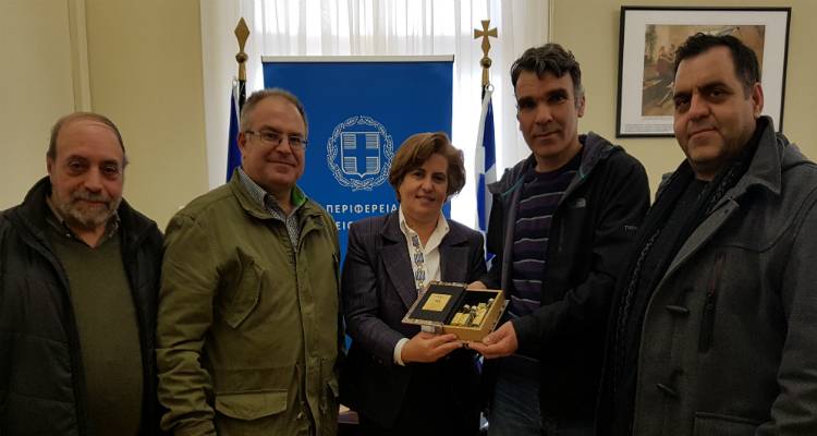 &Sigma;&upsilon;&nu;ά&nu;&tau;&eta;&sigma;&eta; &Kappa;&alpha;&lambda;&omicron;&gamma;ή&rho;&omicron;&upsilon; &mu;&epsilon; &pi;&alpha;&rho;&alpha;&gamma;&omega;&gamma;&omicron;ύ&sigmaf; &epsilon;&lambda;&alpha;&iota;&omicron;&lambda;ά&delta;&omicron;&upsilon; &kappa;&alpha;&iota; &alpha;&rho;&omega;&mu;&alpha;&tau;&iota;&kappa;ώ&nu; &phi;&upsilon;&tau;ώ&nu;
