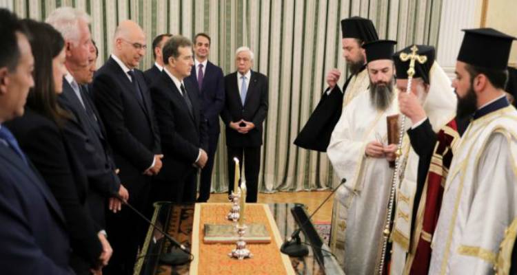 &Omicron;&rho;&kappa;ί&sigma;&tau;&eta;&kappa;&epsilon; &eta; &nu;έ&alpha; &kappa;&upsilon;&beta;έ&rho;&nu;&eta;&sigma;&eta; &sigma;&tau;&omicron; &Pi;&rho;&omicron;&epsilon;&delta;&rho;&iota;&kappa;ό &Mu;έ&gamma;&alpha;&rho;&omicron; (photos &amp; video)