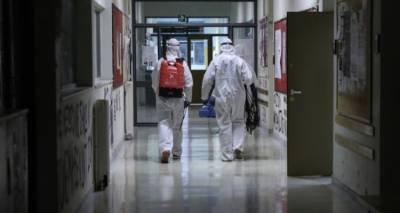 &Kappa;&omicron;&rho;&omega;&nu;&omicron;ϊό&sigmaf;: &Mu;&epsilon;&gamma;&alpha;&lambda;ώ&nu;&epsilon;&iota; &eta; &lambda;ί&sigma;&tau;&alpha; &tau;&omicron;&upsilon; &theta;&alpha;&nu;ά&tau;&omicron;&upsilon; | &Tau;&rho;&epsilon;&iota;&sigmaf; &omicron;&iota; &nu;&epsilon;&kappa;&rho;&omicron;ί &sigma;&tau;&eta;&nu; &Epsilon;&lambda;&lambda;ά&delta;&alpha;, 190 &kappa;&rho;&omicron;ύ&sigma;&mu;&alpha;&tau;&alpha;