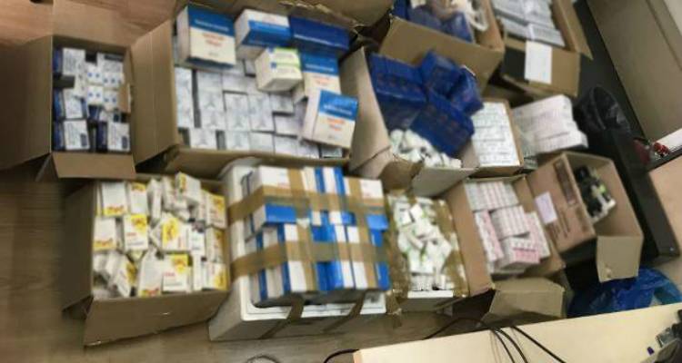 &Mu;&alpha;&phi;ί&alpha; &tau;&omega;&nu; &phi;&alpha;&rho;&mu;ά&kappa;&omega;&nu;: &Epsilon;&rho;&epsilon;&upsilon;&nu;ά&tau;&alpha;&iota; &eta; &epsilon;&mu;&pi;&lambda;&omicron;&kappa;ή &tau;&omicron;&upsilon;&lambda;ά&chi;&iota;&sigma;&tau;&omicron;&nu; 500 &alpha;&tau;ό&mu;&omega;&nu;