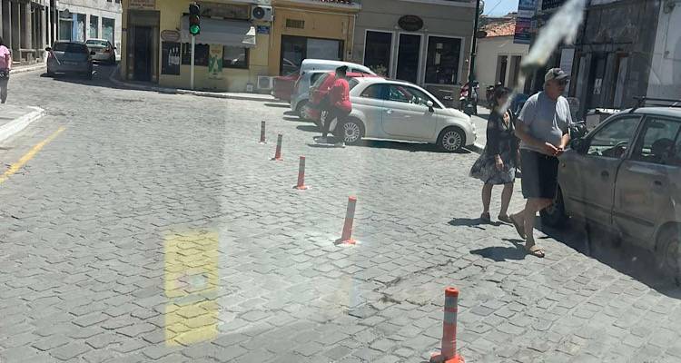 &Mu;ύ&rho;&iota;&nu;&alpha;: &Mu;&pi;ή&kappa;&alpha;&nu; &tau;&alpha; &kappa;&omega;&lambda;&omicron;&nu;ά&kappa;&iota;&alpha; &pi;&rho;&iota;&nu; &tau;&alpha; &phi;&alpha;&nu;ά&rho;&iota;&alpha; &sigma;&tau;&omicron; &lambda;&iota;&mu;ά&nu;&iota;