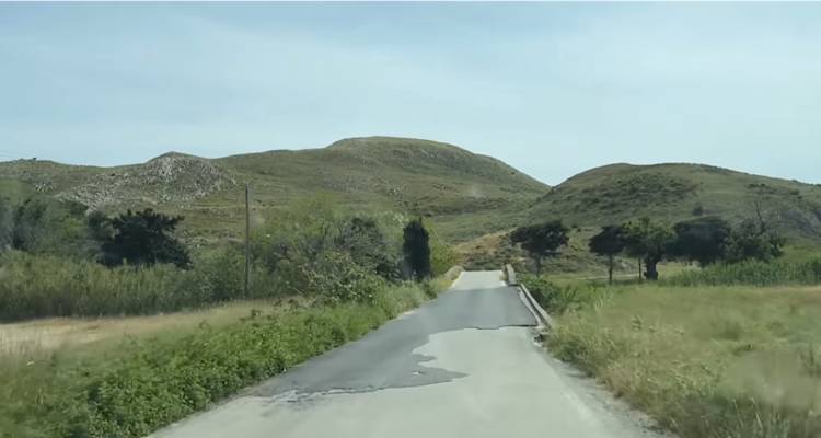 Υπογράφηκε η σύμβαση για τη μελέτη νέας οδού και γέφυρας στον Αυλώνα