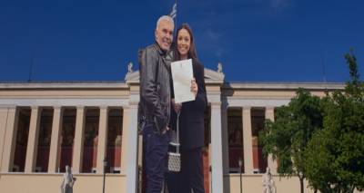 &Sigma;&tau;έ&lambda;&iota;&omicron;&sigmaf; &Rho;ό&kappa;&kappa;&omicron;&sigmaf;: &Eta; &kappa;ό&rho;&eta; &tau;&omicron;&upsilon;, &Delta;έ&sigma;&pi;&omicron;&iota;&nu;&alpha;, &pi;ή&rho;&epsilon; &tau;&omicron; &pi;&tau;&upsilon;&chi;ί&omicron; &tau;&eta;&sigmaf; (&Epsilon;&iota;&kappa;ό&nu;&epsilon;&sigmaf;)