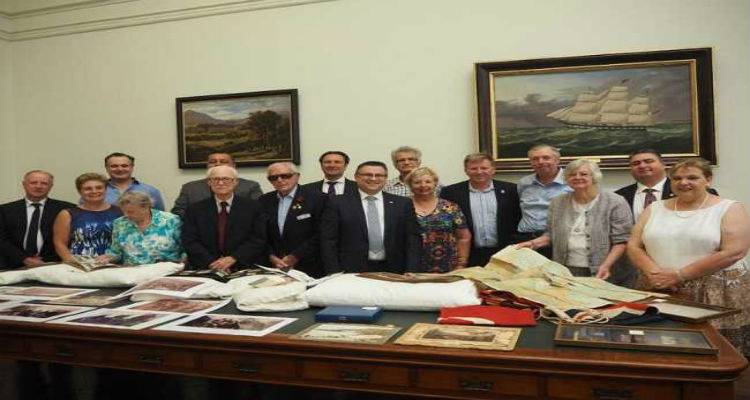 &Sigma;&pi;ά&nu;&iota;&epsilon;&sigmaf; &phi;&omega;&tau;&omicron;&gamma;&rho;&alpha;&phi;ί&epsilon;&sigmaf; &tau;&eta;&sigmaf; &Lambda;ή&mu;&nu;&omicron;&upsilon; &tau;&omicron;&upsilon; 1915 &delta;&omega;&rho;ή&theta;&eta;&kappa;&alpha;&nu; &sigma;&tau;&eta;&nu; &Pi;&omicron;&lambda;&iota;&tau;&epsilon;&iota;&alpha;&kappa;ή &Beta;&iota;&beta;&lambda;&iota;&omicron;&theta;ή&kappa;&eta; &Beta;&iota;&kappa;&tau;ώ&rho;&iota;&alpha;&sigmaf;