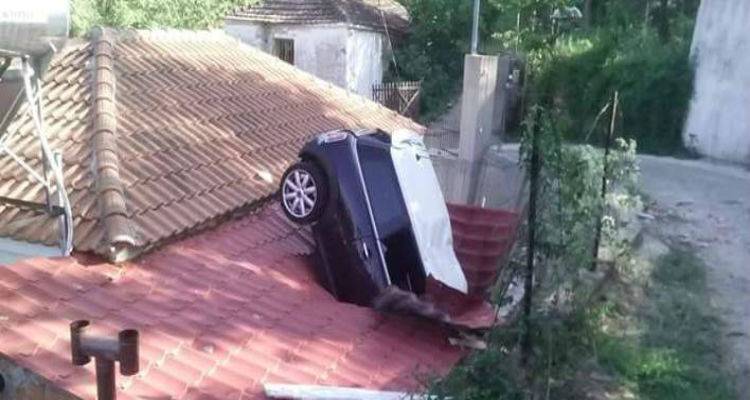 &Pi;&rho;&omega;&tau;&omicron;&phi;&alpha;&nu;έ&sigmaf; &pi;&epsilon;&rho;&iota;&sigma;&tau;&alpha;&tau;&iota;&kappa;ό &sigma;&tau;&eta; &Lambda;ά&rho;&iota;&sigma;&alpha;: &Alpha;&upsilon;&tau;&omicron;&kappa;ί&nu;&eta;&tau;&omicron; &kappa;&alpha;&rho;&phi;ώ&theta;&eta;&kappa;&epsilon; &sigma;&tau;&eta; &sigma;&tau;έ&gamma;&eta; &sigma;&pi;&iota;&tau;&iota;&omicron;ύ (photo)