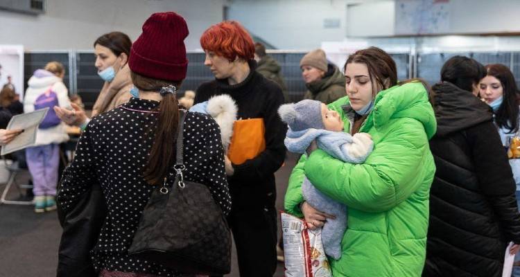 &Pi;ό&lambda;&epsilon;&mu;&omicron;&sigmaf; &sigma;&tau;&eta;&nu; &Omicron;&upsilon;&kappa;&rho;&alpha;&nu;ί&alpha; : &Sigma;&pi;&epsilon;ύ&delta;&omicron;&upsilon;&nu; &omicron;&iota; &Beta;&rho;&epsilon;&tau;&alpha;&nu;&omicron;ί &nu;&alpha; &alpha;&nu;&omicron;ί&xi;&omicron;&upsilon;&nu; &tau;&alpha; &sigma;&pi;ί&tau;&iota;&alpha; &tau;&omicron;&upsilon;&sigmaf; &gamma;&iota;&alpha; &tau;&omicron;&upsilon;&sigmaf; &Omicron;&upsilon;&kappa;&rho;&alpha;&nu;&omicron;ύ&sigmaf; &pi;&rho;ό&sigma;&phi;&upsilon;&gamma;&epsilon;&sigmaf;