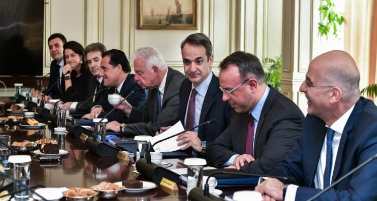 Γιατί «ξορκίζει» η κυβέρνηση τη συζήτηση για χαλάρωση των μέτρων | Το μήνυμα Μητσοτάκη στους υπουργούς