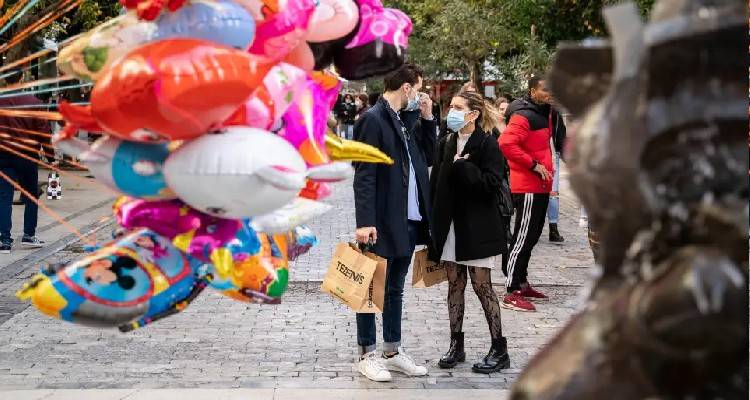&Sigma;&tau;&alpha; 6.424 &tau;&alpha; &nu;έ&alpha; &kappa;&rho;&omicron;ύ&sigma;&mu;&alpha;&tau;&alpha;, 77 &theta;ά&nu;&alpha;&tau;&omicron;&iota;, 661 &omicron;&iota; &delta;&iota;&alpha;&sigma;&omega;&lambda;&eta;&nu;&omega;&mu;έ&nu;&omicron;&iota;