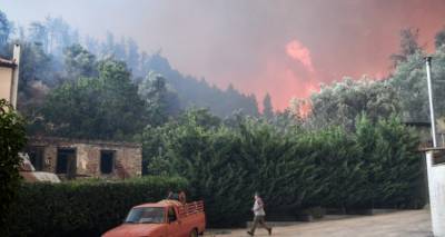 &Alpha;&gamma;&omega;&nu;ί&alpha; &gamma;&iota;&alpha; &tau;&eta; &mu;&epsilon;&gamma;ά&lambda;&eta; &phi;&omega;&tau;&iota;ά &sigma;&tau;&eta;&nu; &Epsilon;ύ&beta;&omicron;&iota;&alpha;: &Mu;ά&chi;&eta; &mu;&epsilon; &tau;&iota;&sigmaf; &phi;&lambda;ό&gamma;&epsilon;&sigmaf; &sigma;&epsilon; 4 &mu;έ&tau;&omega;&pi;&alpha; &alpha;&pi;ό &tau;&iota;&sigmaf; &pi;&rho;ώ&tau;&epsilon;&sigmaf; &pi;&rho;&omega;&iota;&nu;έ&sigmaf; ώ&rho;&epsilon;&sigmaf;