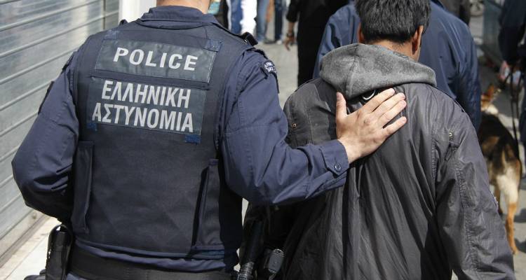 &Pi;&alpha;&rho;ά&nu;&omicron;&mu;&omicron;&iota; &mu;&epsilon;&tau;&alpha;&nu;ά&sigma;&tau;&epsilon;&sigmaf; &alpha;&pi;ό &tau;&eta; &Lambda;έ&sigma;&beta;&omicron; &laquo;&tau;&rho;ύ&pi;&omega;&sigma;&alpha;&nu;&raquo; &sigma;&tau;&omicron; &pi;&lambda;&omicron;ί&omicron; &kappa;&alpha;&iota; &sigma;&upsilon;&nu;&epsilon;&lambda;ή&phi;&theta;&eta;&sigma;&alpha;&nu; &sigma;&tau;&eta; &Lambda;ή&mu;&nu;&omicron;