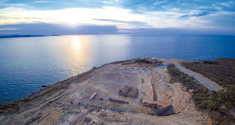 &Tau;&omicron; &iota;&epsilon;&rho;ό &tau;&omega;&nu; &Kappa;&alpha;&beta;&epsilon;ί&rho;&omega;&nu; &kappa;&alpha;&iota; &eta; &Kappa;&alpha;&beta;&epsilon;&iota;&rho;&iota;&alpha;&kappa;ή &lambda;&alpha;&tau;&rho;&epsilon;ί&alpha; &tau;&eta;&sigmaf; &Lambda;ή&mu;&nu;&omicron;&upsilon;