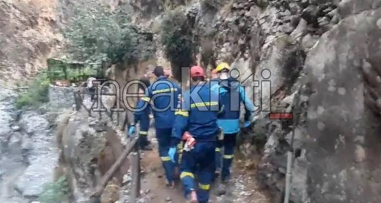 &laquo;&Alpha;&kappa;&omicron;ύ&sigma;&alpha;&mu;&epsilon; &delta;ύ&omicron; &mu;&pi;&alpha;&mu;&raquo;: &Sigma;&upsilon;&gamma;&kappa;&lambda;&omicron;&nu;ί&zeta;&omicron;&upsilon;&nu; &omicron;&iota; &mu;&alpha;&rho;&tau;&upsilon;&rho;ί&epsilon;&sigmaf; &gamma;&iota;&alpha; &tau;&eta;&nu; &tau;&rho;&alpha;&gamma;&omega;&delta;ί&alpha; &mu;&epsilon; &tau;&eta;&nu; 35&chi;&rho;&omicron;&nu;&eta; &pi;&omicron;&upsilon; &sigma;&kappa;&omicron;&tau;ώ&theta;&eta;&kappa;&epsilon; &sigma;&tau;&eta; &Sigma;&alpha;&mu;&alpha;&rho;&iota;ά