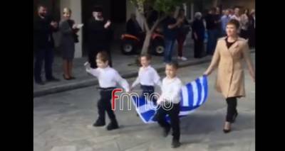 &Pi;&alpha;&rho;έ&lambda;&alpha;&sigma;&eta; 28&eta;&sigmaf; &Omicron;&kappa;&tau;&omega;&beta;&rho;ί&omicron;&upsilon;: &Sigma;&upsilon;&gamma;&kappa;ί&nu;&eta;&sigma;&alpha;&nu; &omicron;&iota; &mu;&iota;&kappa;&rho;&omicron;ί &alpha;&kappa;&rho;ί&tau;&epsilon;&sigmaf; &tau;&omicron;&upsilon; &Alpha;ϊ-&Sigma;&tau;&rho;ά&tau;&eta; (photos &amp; video)