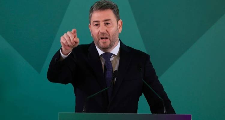 &Alpha;&nu;&delta;&rho;&omicron;&upsilon;&lambda;ά&kappa;&eta;&sigmaf; &gamma;&iota;&alpha; &Epsilon;&Epsilon; &mu;&epsilon;&tau;ά &tau;&eta;&nu; &omicron;&mu;&iota;&lambda;ί&alpha; &Beta;&alpha;&nu;&sigmaf;: &Omicron;&iota; &laquo;&upsilon;&pi;&nu;&omicron;&beta;ά&tau;&epsilon;&sigmaf;&raquo; &pi;&rho;έ&pi;&epsilon;&iota; &nu;&alpha; &xi;&upsilon;&pi;&nu;ή&sigma;&omicron;&upsilon;&nu;