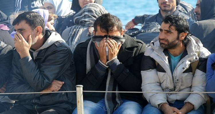 &Sigma;&tau;&eta; &Lambda;έ&sigma;&beta;&omicron; &tau;&omicron; &Kappa;&Epsilon;&Epsilon;&Lambda;&Pi;&Nu;&Omicron; &gamma;&iota;&alpha; &tau;&omicron;&upsilon;&sigmaf; &mu;&epsilon;&tau;&alpha;&nu;ά&sigma;&tau;&epsilon;&sigmaf;