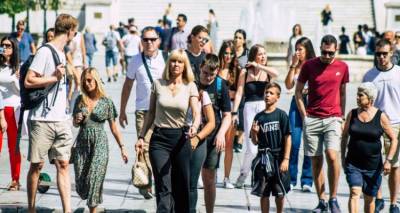 &Tau;&alpha; &mu;&epsilon;&gamma;ά&lambda;&alpha;... &phi;έ&sigma;&iota;&alpha; &sigma;&tau;&eta;&nu; &Epsilon;&phi;&omicron;&rho;ί&alpha;: 8.265 &phi;&omicron;&rho;&omicron;&lambda;&omicron;&gamma;&omicron;ύ&mu;&epsilon;&nu;&omicron;&iota; &chi;&rho;&omega;&sigma;&tau;ά&nu;&epsilon; &pi;ά&nu;&omega; &alpha;&pi;ό 1 &epsilon;&kappa;&alpha;&tau;. &omicron; &kappa;&alpha;&theta;έ&nu;&alpha;&sigmaf;