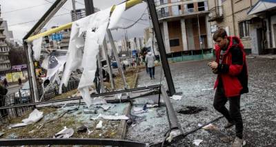 &Omicron;&upsilon;&kappa;&rho;&alpha;&nu;ί&alpha;: &Epsilon;&kappa;&kappa;&epsilon;&nu;ώ&nu;&epsilon;&tau;&alpha;&iota; &tau;&omicron; &epsilon;&lambda;&lambda;&eta;&nu;&iota;&kappa;ό &chi;&omega;&rho;&iota;ό &Sigma;&alpha;&rho;&tau;&alpha;&nu;ά | 80 &omicron;&mu;&omicron;&gamma;&epsilon;&nu;&epsilon;ί&sigmaf; &mu;&epsilon;&tau;&alpha;&phi;έ&rho;&omicron;&nu;&tau;&alpha;&iota; &sigma;&tau;&eta; &Mu;&alpha;&rho;&iota;&omicron;ύ&pi;&omicron;&lambda;&eta;