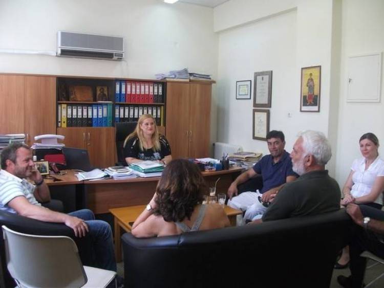 &Tau;&eta;&nu; &Psi;&upsilon;&chi;&iota;&alpha;&tau;&rho;&iota;&kappa;ή &Kappa;&lambda;&iota;&nu;&iota;&kappa;ή &tau;&eta;&sigmaf; &Lambda;ή&mu;&nu;&omicron;&upsilon; &epsilon;&pi;&iota;&sigma;&kappa;έ&phi;&theta;&eta;&kappa;&epsilon; &omicron; &mu;&epsilon;&gamma;ά&lambda;&omicron;&sigmaf; &delta;&omega;&rho;&eta;&tau;ή&sigmaf; &tau;&omicron;&upsilon; έ&rho;&gamma;&omicron;&upsilon; (mp3 + photos)