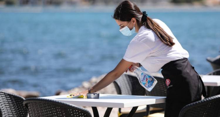 Την Παρασκευή το επίδομα των 534 ευρώ | Ποιοι είναι οι 56.458 δικαιούχοι