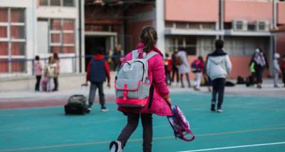 &Sigma;&chi;&omicron;&lambda;&epsilon;ί&omicron; &sigma;&tau;&eta; &Lambda;ά&rho;&iota;&sigma;&alpha; &pi;&alpha;ί&zeta;&epsilon;&iota; &Chi;&alpha;&tau;&zeta;&iota;&delta;ά&kappa;&iota;, &Mu;ό&tau;&sigma;&alpha;&rho;&tau; &kappa;&alpha;&iota; &Beta;&iota;&beta;ά&lambda;&nu;&tau;&iota; &sigma;&tau;&alpha; &delta;&iota;&alpha;&lambda;&epsilon;ί&mu;&mu;&alpha;&tau;&alpha;