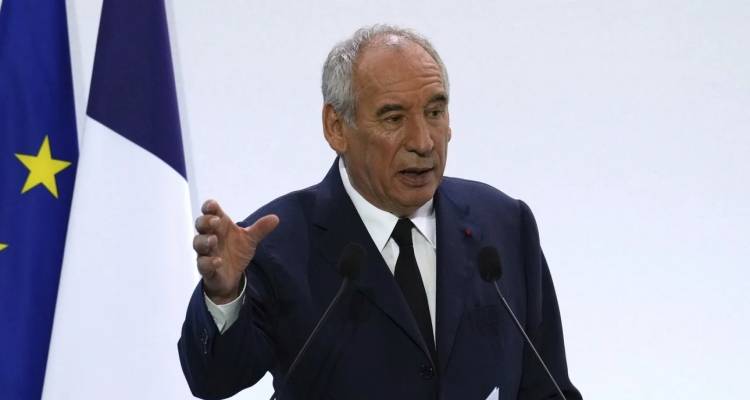 &Gamma;&alpha;&lambda;&lambda;ί&alpha;: &Pi;&rho;&omicron;&sigmaf; &kappa;&alpha;&tau;ά&rho;&rho;&epsilon;&upsilon;&sigma;&eta; &eta; &kappa;&upsilon;&beta;έ&rho;&nu;&eta;&sigma;&eta; &Mu;&pi;&alpha;ϊ&rho;&omicron;ύ | &laquo;Ό&chi;&iota;&raquo; &kappa;&alpha;&iota; &alpha;&pi;ό &Sigma;&omicron;&sigma;&iota;&alpha;&lambda;&iota;&sigma;&tau;έ&sigmaf; &sigma;&epsilon; &pi;&alpha;&rho;&omicron;&chi;ή &psi;ή&phi;&omicron;&upsilon; &epsilon;&mu;&pi;&iota;&sigma;&tau;&omicron;&sigma;ύ&nu;&eta;&sigmaf;