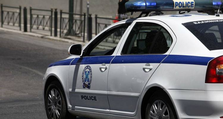 &Tau;&rho;&alpha;&gamma;&omega;&delta;ί&alpha; &sigma;&tau;&eta;&nu; &Kappa;&alpha;&beta;ά&lambda;&alpha;: &Tau;&epsilon;&tau;&rho;ά&chi;&rho;&omicron;&nu;&omicron; &alpha;&gamma;&gamma;&epsilon;&lambda;&omicron;ύ&delta;&iota; &nu;&epsilon;&kappa;&rho;ό - &Kappa;&alpha;&tau;&alpha;&pi;&lambda;&alpha;&kappa;ώ&theta;&eta;&kappa;&epsilon; &alpha;&pi;ό &sigma;&iota;&delta;&epsilon;&rho;έ&nu;&iota;&alpha; &alpha;&upsilon;&lambda;ό&pi;&omicron;&rho;&tau;&alpha;