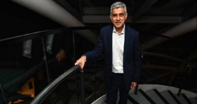 &Epsilon;&pi;&alpha;&nu;&epsilon;&xi;&epsilon;&lambda;έ&gamma;&eta; &delta;ή&mu;&alpha;&rho;&chi;&omicron;&sigmaf; &Lambda;&omicron;&nu;&delta;ί&nu;&omicron;&upsilon; &omicron; &Sigma;&alpha;&nu;&tau;ί&kappa; &Chi;&alpha;&nu;