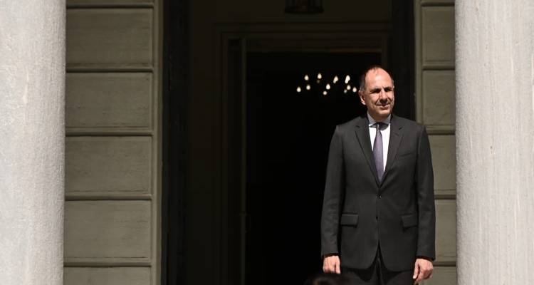 Στην Ελλάδα σήμερα ο Σύρος ΥΠΕΞ: Συνεχίζεται το σκληρό πόκερ Αθήνας-Άγκυρας στην Αν. Μεσόγειο