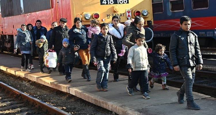 &Pi;ό&lambda;&epsilon;&mu;&omicron;&sigmaf; &sigma;&tau;&eta;&nu; &Omicron;&upsilon;&kappa;&rho;&alpha;&nu;ί&alpha;: &Omicron;&upsilon;&kappa;&rho;&alpha;&nu;&omicron;ί &pi;&rho;ό&sigma;&phi;&upsilon;&gamma;&epsilon;&sigmaf; &mu;&pi;&omicron;&rho;&omicron;ύ&nu; &nu;&alpha; &epsilon;&gamma;&kappa;&alpha;&tau;&alpha;&sigma;&tau;&alpha;&theta;&omicron;ύ&nu; &sigma;&tau;&omicron; &Eta;&nu;&omega;&mu;έ&nu;&omicron; &Beta;&alpha;&sigma;ί&lambda;&epsilon;&iota;&omicron; &epsilon;&phi;ό&sigma;&omicron;&nu; έ&chi;&omicron;&upsilon;&nu; &sigma;&upsilon;&gamma;&gamma;&epsilon;&nu;&epsilon;ί&sigmaf; &sigma;&epsilon; &alpha;&upsilon;&tau;ή &tau;&eta; &chi;ώ&rho;&alpha;