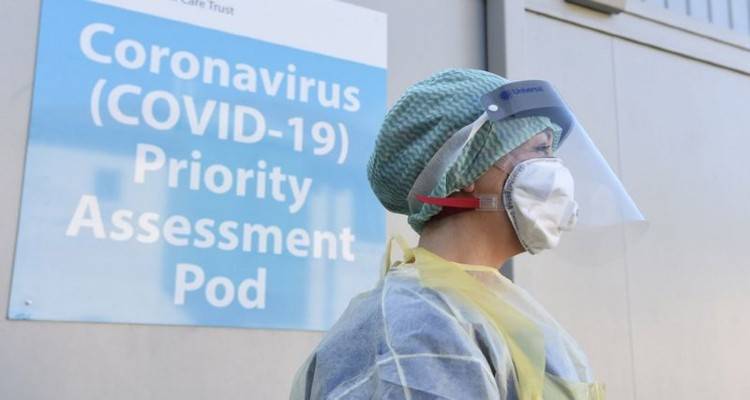 Κορονοϊός – Βρετανία: Στα πρόθυρα της κατάρρευσης το ιατρικό -νοσηλευτικό προσωπικό στο NHS