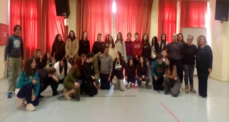 &Gamma;&Epsilon;&Lambda; &Mu;&omicron;ύ&delta;&rho;&omicron;&upsilon;: &Mu;&alpha;&theta;&eta;&tau;έ&sigmaf; &kappa;&alpha;&iota; &phi;&omicron;&rho;&epsilon;ί&sigmaf; &epsilon;&nu;ώ&nu;&omicron;&upsilon;&nu; &delta;&upsilon;&nu;ά&mu;&epsilon;&iota;&sigmaf; &gamma;&iota;&alpha; έ&nu;&alpha;&nu; &kappa;ό&sigma;&mu;&omicron; &sigma;&upsilon;&mu;&pi;&epsilon;&rho;ί&lambda;&eta;&psi;&eta;&sigmaf;