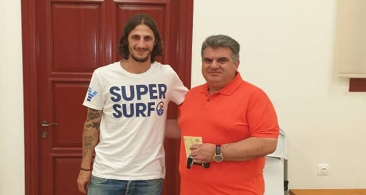 Ο Στέλιος Τσολακούδης υπέγραψε στον Κεραυνό Αγίου Δημητρίου