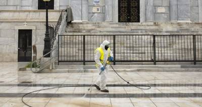 &Kappa;&omicron;&rho;&omega;&nu;&omicron;ϊό&sigmaf;: &Pi;ώ&sigmaf; &eta; &Epsilon;&lambda;&lambda;ά&delta;&alpha; &laquo;&iota;&sigma;&omicron;&pi;έ&delta;&omega;&sigma;&epsilon;&raquo; &tau;&eta;&nu; &epsilon;&pi;&iota;&delta;&eta;&mu;&iota;&kappa;ή &kappa;&alpha;&mu;&pi;ύ&lambda;&eta;