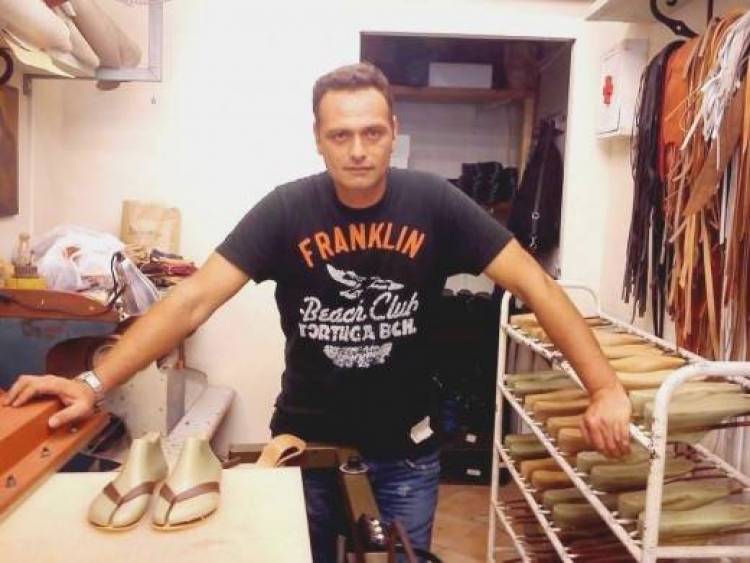 &Gamma;&rho;&eta;&gamma;ό&rho;&eta;&sigmaf; &Beta;&lambda;ά&chi;&omicron;&sigmaf;: &Omicron; &sigma;&alpha;&nu;&delta;&alpha;&lambda;&omicron;&pi;&omicron;&iota;ό&sigmaf; &tau;&omicron;&upsilon; &Nu;&alpha;&upsilon;&pi;&lambda;ί&omicron;&upsilon;