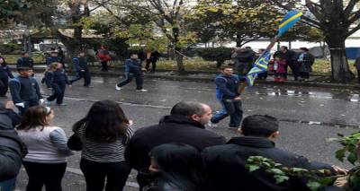 &Sigma;&eta;&mu;&alpha;&iota;&omicron;&phi;ό&rho;&omicron;&sigmaf; &tau;&omicron;&upsilon; &Nu;&alpha;&upsilon;&tau;&iota;&kappa;&omicron;ύ &Omicron;&mu;ί&lambda;&omicron;&upsilon; &Kappa;&alpha;&sigma;&tau;&omicron;&rho;&iota;ά&sigmaf; &sigma;&tau;&eta;&nu; &pi;&alpha;&rho;έ&lambda;&alpha;&sigma;&eta; &omicron; &Lambda;&eta;&mu;&nu;&iota;ό&sigmaf; &Kappa;&omega;&nu;&sigma;&tau;&alpha;&nu;&tau;ί&nu;&omicron;&sigmaf; &Delta;&iota;&kappa;&rho;ά&nu;&eta;&sigmaf; (photos)
