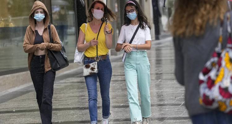 CDC: Πόσες πιθανότητες έχουν να κολλήσουν κορωνοϊό 2η φορά οι εμβολιασμένοι και πόσες οι ανεμβολίαστοι