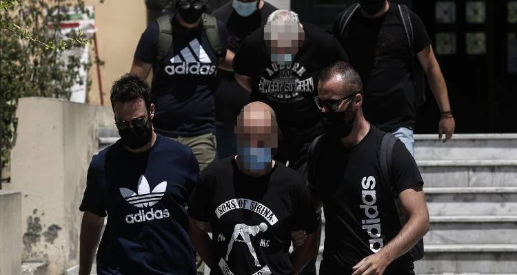 Φρίκη στην Ηλιούπολη -Ξύλο, βιασμοί, απειλές με όπλα | Η 19χρονη περιέγραψε τον εφιάλτη και πώς την εξέδιδε ο αστυνομικός