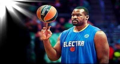 &Omicron; &Sigma;&omicron;&phi;&omicron;&kappa;&lambda;ή&sigmaf; &Sigma;&chi;&omicron;&rho;&tau;&sigma;&alpha;&nu;ί&tau;&eta;&sigmaf; &alpha;&pi;&omicron;&lambda;&alpha;&mu;&beta;ά&nu;&epsilon;&iota; &tau;&iota;&sigmaf; &kappa;&alpha;&lambda;&omicron;&kappa;&alpha;&iota;&rho;&iota;&nu;έ&sigmaf; &tau;&omicron;&upsilon; &delta;&iota;&alpha;&kappa;&omicron;&pi;έ&sigmaf; &sigma;&tau;&eta; &Lambda;ή&mu;&nu;&omicron;