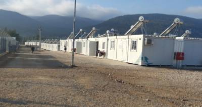 Έ&kappa;&alpha;&psi;&alpha;&nu;, &mu;&alpha;&sigma;&tau;ί&gamma;&omega;&sigma;&alpha;&nu; &kappa;&alpha;&iota; &beta;ί&alpha;&sigma;&alpha;&nu; 16&chi;&rho;&omicron;&nu;&omicron; &sigma;&tau;&eta; &delta;&omicron;&mu;ή &tau;&eta;&sigmaf; &Mu;&alpha;&lambda;&alpha;&kappa;ά&sigma;&alpha;&sigmaf;