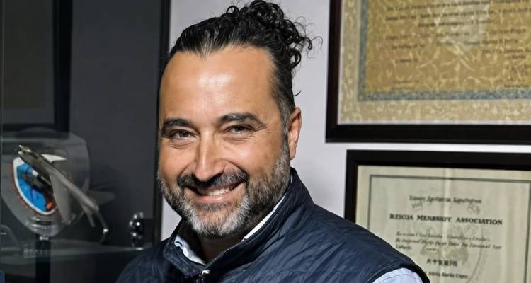 &Sigma;&omicron;&kappa; &sigma;&tau;&eta;&nu; &Kappa;&rho;ή&tau;&eta;: &Tau;&omicron;&nu; &chi;&tau;ύ&pi;&eta;&sigma;&alpha;&nu; &mu;&epsilon; &mu;&alpha;&gamma;&kappa;&omicron;ύ&rho;&epsilon;&sigmaf; &sigma;&tau;&omicron; &kappa;&epsilon;&phi;ά&lambda;&iota; &gamma;&iota;&alpha; &tau;&alpha; &pi;&rho;ό&beta;&alpha;&tau;&alpha; -&Pi;&omicron;&iota;&omicron;&iota; &epsilon;ί&nu;&alpha;&iota; &omicron;&iota; &delta;&omicron;&lambda;&omicron;&phi;ό&nu;&omicron;&iota; &tau;&omicron;&upsilon; &Alpha;&lambda;έ&xi;&alpha;&nu;&delta;&rho;&omicron;&upsilon; &Delta;&alpha;&sigma;&kappa;&alpha;&lambda;ά&kappa;&eta;