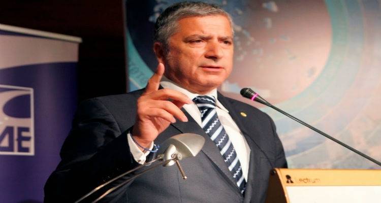 &Omicron; &Pi;&rho;ό&epsilon;&delta;&rho;&omicron;&sigmaf; &tau;&eta;&sigmaf; &Kappa;&Epsilon;&Delta;&Epsilon; &sigma;&tau;&omicron;&nu; Fm 100 &gamma;&iota;&alpha; &tau;&alpha; &tau;&alpha;&mu;&epsilon;&iota;&alpha;&kappa;ά &alpha;&pi;&omicron;&theta;έ&mu;&alpha;&tau;&alpha; &tau;&omega;&nu; &Delta;ή&mu;&omega;&nu; (mp3)