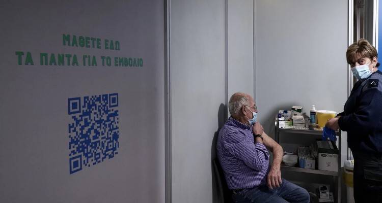 Εμβόλια: Ανοίγει την Παρασκευή 2 Απριλίου η πλατφόρμα για ηλικίες 65 έως 69 | Πώς μπορείτε να εμβολιαστείτε νωρίτερα