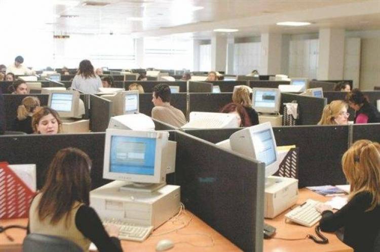 Μαχαίρι στις δομές του κράτους. Φεύγουν οι μισοί διευθυντές