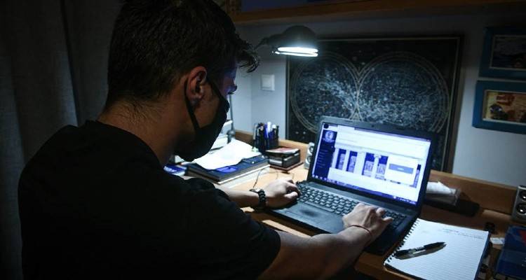 Σχολεία: Τηλεκπαίδευση σε Γυμνάσια-Λύκεια από σήμερα | Με ποιο κωδικό θα γίνεται η μετάβαση στα Δημοτικά