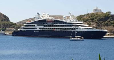 &Sigma;&tau;&eta; &Lambda;ή&mu;&nu;&omicron; &tau;&omicron; &epsilon;&nu;&tau;&upsilon;&pi;&omega;&sigma;&iota;&alpha;&kappa;ό &kappa;&rho;&omicron;&upsilon;&alpha;&zeta;&iota;&epsilon;&rho;ό&pi;&lambda;&omicron;&iota;&omicron; Le Bougainville (photos + video)