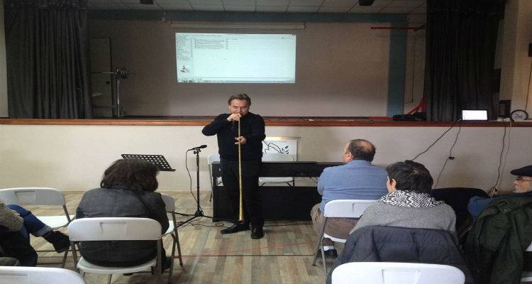 &Mu;&omicron;&upsilon;&sigma;&iota;&kappa;ό &Epsilon;&rho;&gamma;&alpha;&sigma;&tau;ή&rho;&iota; &Lambda;ή&mu;&nu;&omicron;&upsilon; | &Nu;ί&kappa;&omicron;&sigmaf; &Xi;&alpha;&nu;&theta;&omicron;ύ&lambda;&eta;&sigmaf; "&Eta; &Lambda;ύ&rho;&alpha; &tau;&omicron;&upsilon; &Alpha;&pi;ό&lambda;&lambda;&omega;&nu;&alpha;" (video)