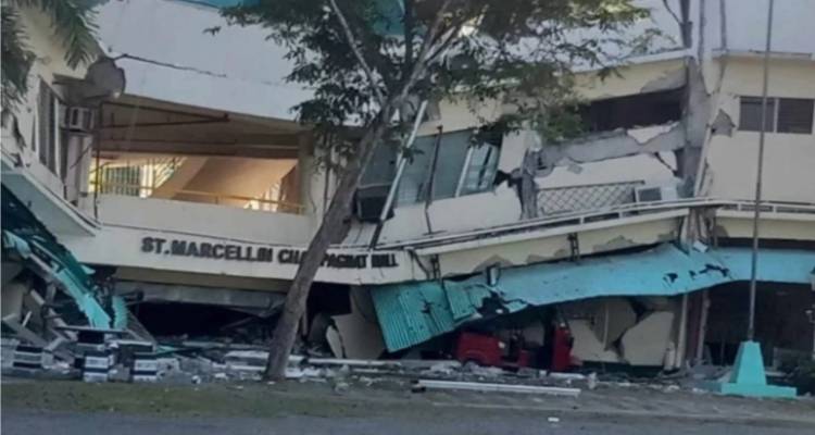 &Tau;&omicron;&upsilon;&lambda;ά&chi;&iota;&sigma;&tau;&omicron;&nu; 15 &omicron;&iota; &nu;&epsilon;&kappa;&rho;&omicron;ί &alpha;&pi;ό &tau;&omicron;&nu; &sigma;&epsilon;&iota;&sigma;&mu;ό 7,8 &Rho;ί&chi;&tau;&epsilon;&rho; &sigma;&tau;&iota;&sigmaf; &Phi;&iota;&lambda;&iota;&pi;&pi;ί&nu;&epsilon;&sigmaf;, &sigma;&upsilon;&gamma;&kappa;&lambda;&omicron;&nu;&iota;&sigma;&tau;&iota;&kappa;ά &beta;ί&nu;&tau;&epsilon;&omicron; &mu;&epsilon; &kappa;&tau;ί&rho;&iota;&alpha; &nu;&alpha; &kappa;&alpha;&tau;&alpha;&rho;&rho;έ&omicron;&upsilon;&nu; &kappa;&alpha;&iota; &pi;&alpha;&iota;&delta;&iota;ά &nu;&alpha; &kappa;&lambda;&alpha;ί&nu;&epsilon;