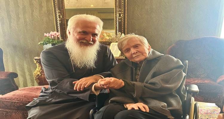 &Eta; &Lambda;ή&mu;&nu;&omicron;&sigmaf; &alpha;&pi;&omicron;&chi;&alpha;&iota;&rho;&epsilon;&tau;ά &tau;&eta;&nu; &Epsilon;&lambda;έ&nu;&eta; &Gamma;&lambda;ύ&kappa;&alpha;&tau;&zeta;&eta;-&Alpha;&rho;&beta;&epsilon;&lambda;έ&rho; | &Tau;&omicron; &sigma;&upsilon;&gamma;&kappa;&iota;&nu;&eta;&tau;&iota;&kappa;ό &mu;ή&nu;&upsilon;&mu;&alpha; &tau;&omicron;&upsilon; &Mu;&eta;&tau;&rho;&omicron;&pi;&omicron;&lambda;ί&tau;&eta; &Iota;&epsilon;&rho;&omicron;&theta;έ&omicron;&upsilon; &gamma;&iota;&alpha; &tau;&eta; &mu;&epsilon;&gamma;ά&lambda;&eta; &Epsilon;&lambda;&lambda;&eta;&nu;ί&delta;&alpha;