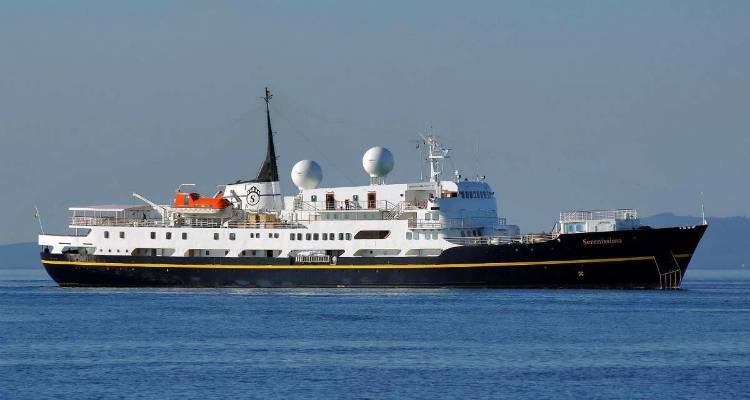 &Lambda;ή&mu;&nu;&omicron;&sigmaf;: &Tau;&omicron; &kappa;&rho;&omicron;&upsilon;&alpha;&zeta;&iota;&epsilon;&rho;ό&pi;&lambda;&omicron;&iota;&omicron; &laquo;Serenissima&raquo; &kappa;ά&nu;&epsilon;&iota; &laquo;&pi;&omicron;&delta;&alpha;&rho;&iota;&kappa;ό&raquo; &gamma;&iota;&alpha; &tau;&eta; &phi;&epsilon;&tau;&iota;&nu;ή &tau;&omicron;&upsilon;&rho;&iota;&sigma;&tau;&iota;&kappa;ή &sigma;&epsilon;&zeta;ό&nu;